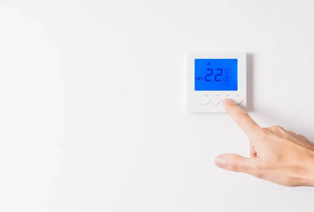 Un thermostat programmable pour faire des économies dans une maison